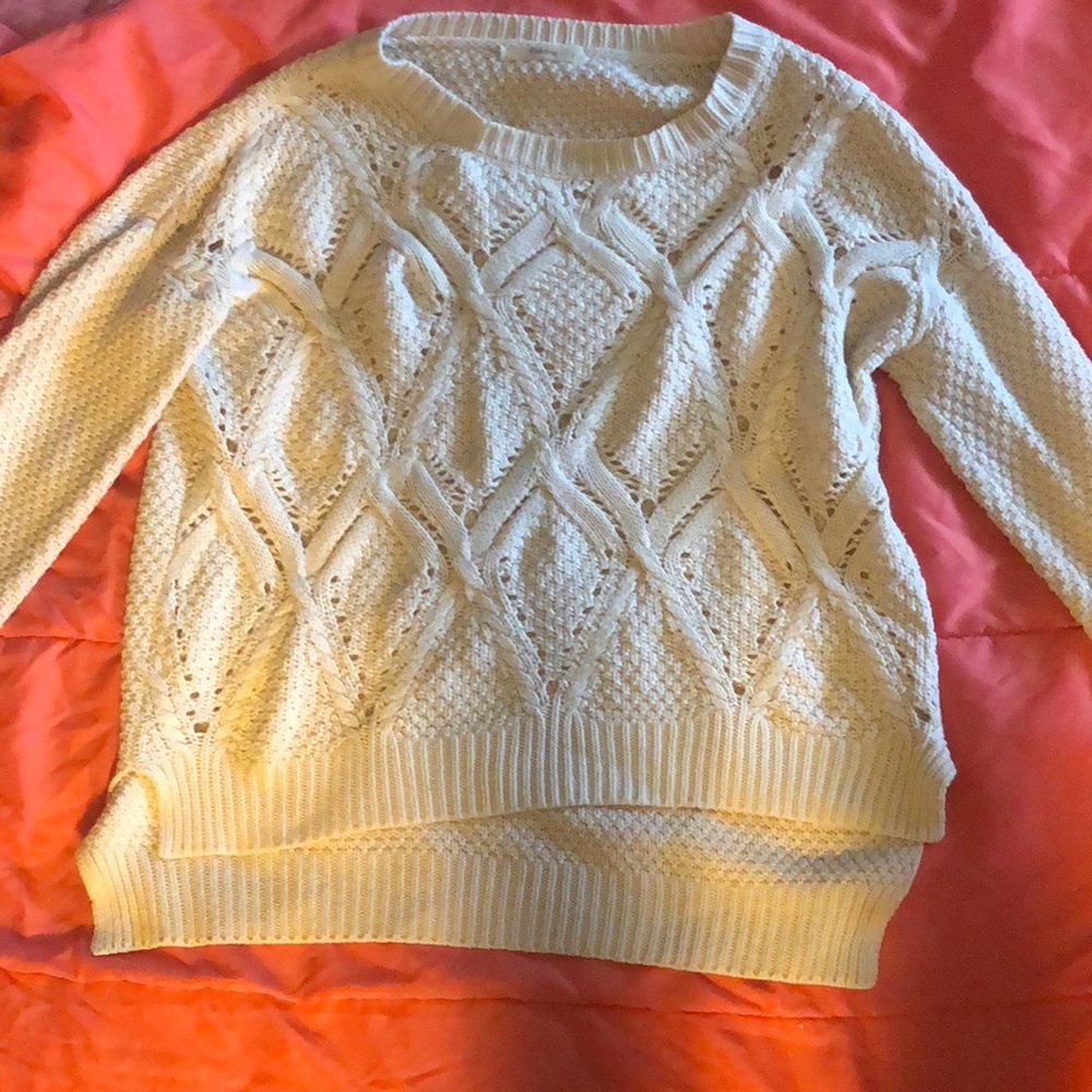 White/Beige sweater